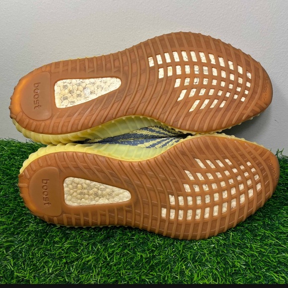 Adidas Yeezy Boost 350 V2 Semi Frozen Yellow - Picture 6 of 14